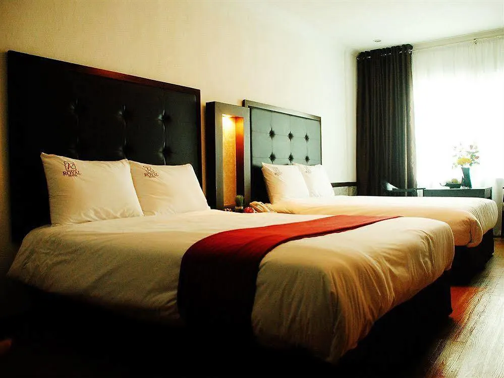 Royal Hotel Angeles 3*,